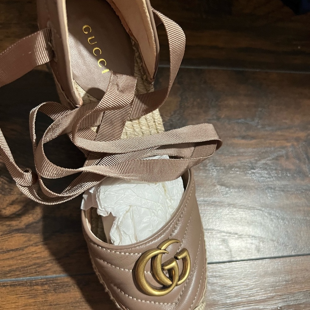Gucci wedge 38 new condition